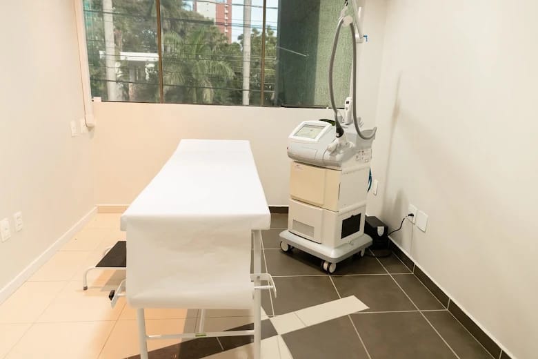 Letreiro da marca Definity Laser Depilação