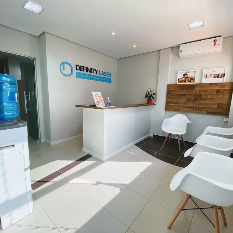 Sala de atendimento da Definity Laser com o equipamento Laser Vectus